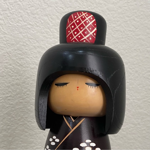 Vintage Kunio Miyagawa Black Kimono Okappa 10” Kokeshi Doll - Picture 13 of 16